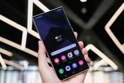 Samsung Galaxy S25 vue 1